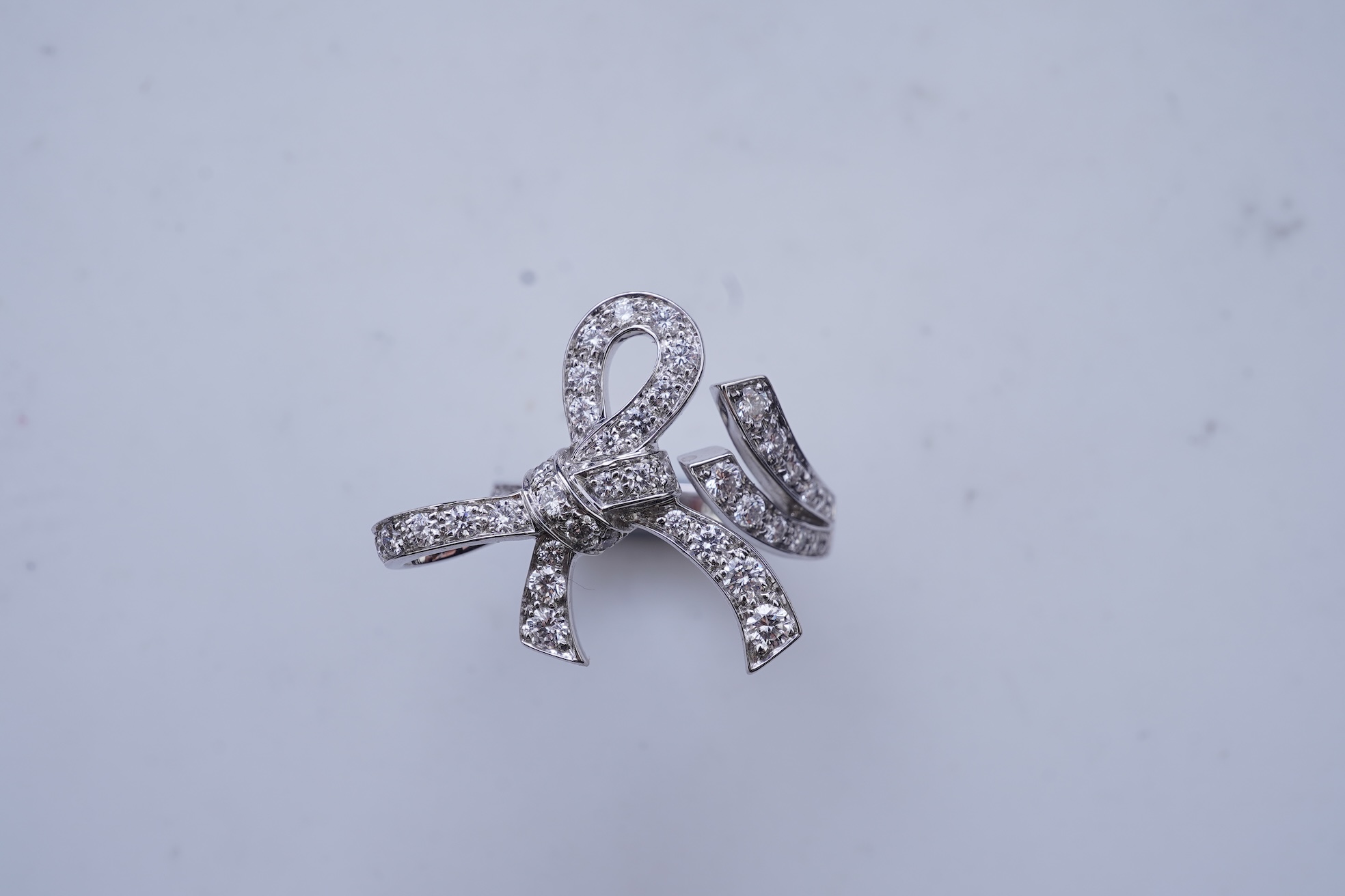 Van Cleef & Arpels, a diamond ring, 'Ruban', circa 2008